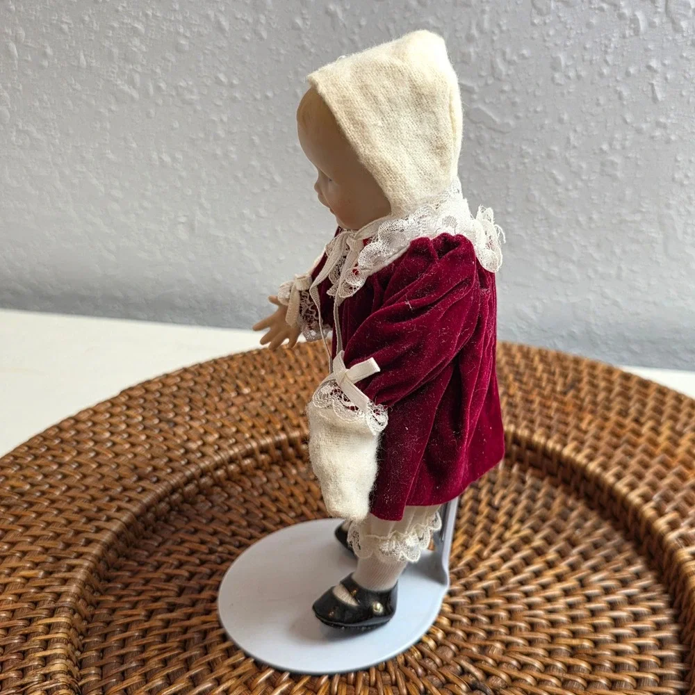 1990s Ashton-Drake Galleries Picture Perfect Baby 'Jennifer' Red Velvet‎ Bonnet